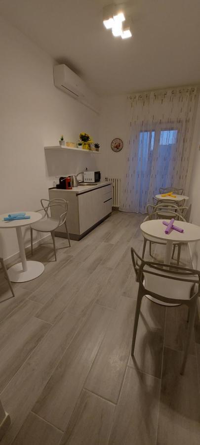 Le Gemelle Apartment Bari Bagian luar foto